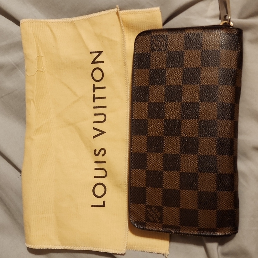 Louis Vuitton Zippy Wallet